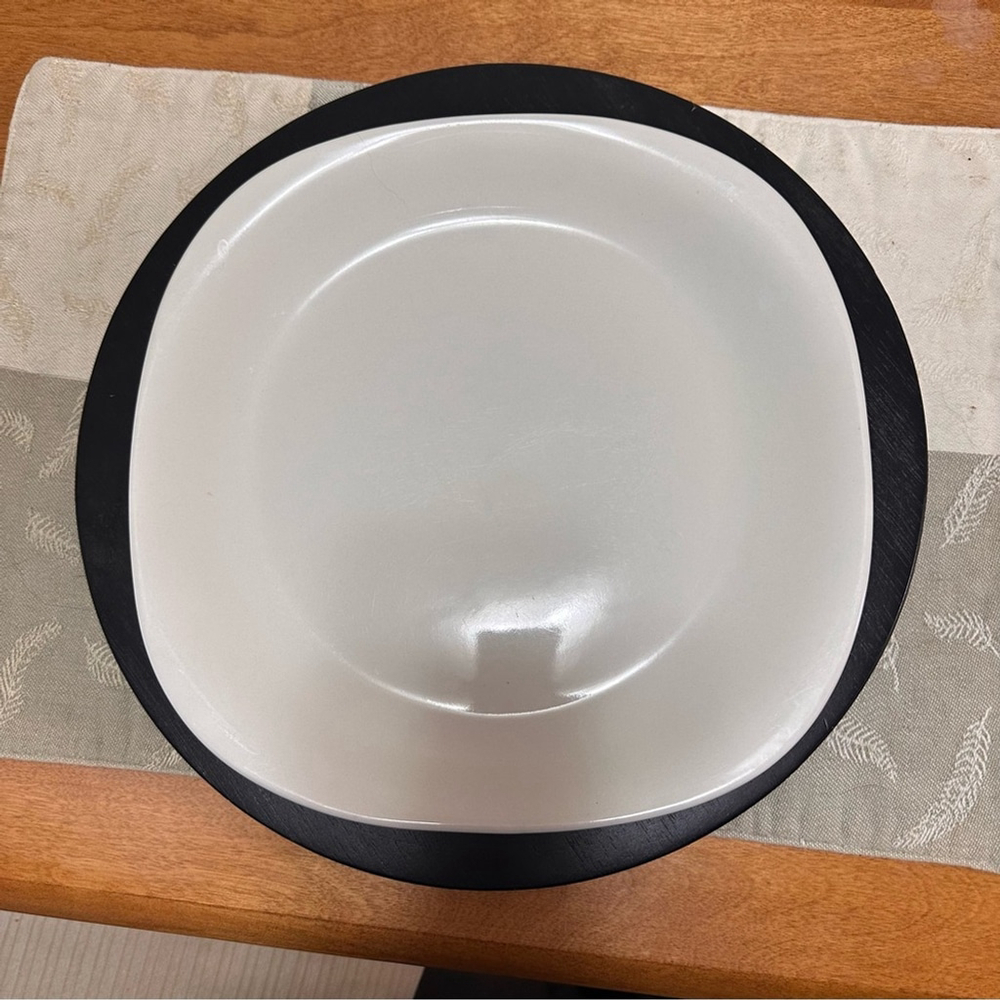 PRESIDENTS CHOICE Black Wood Charger Plates Set of 4 - Picture 3 of 7